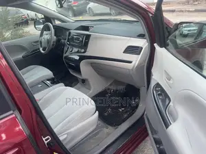 Toyota Sienna 2012 Red