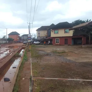 Filin Sayarwa na Steshin Man Fetur/Kasuwanci a Nnewi