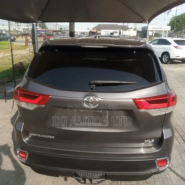 Toyota Highlander 2015 Beige - 1