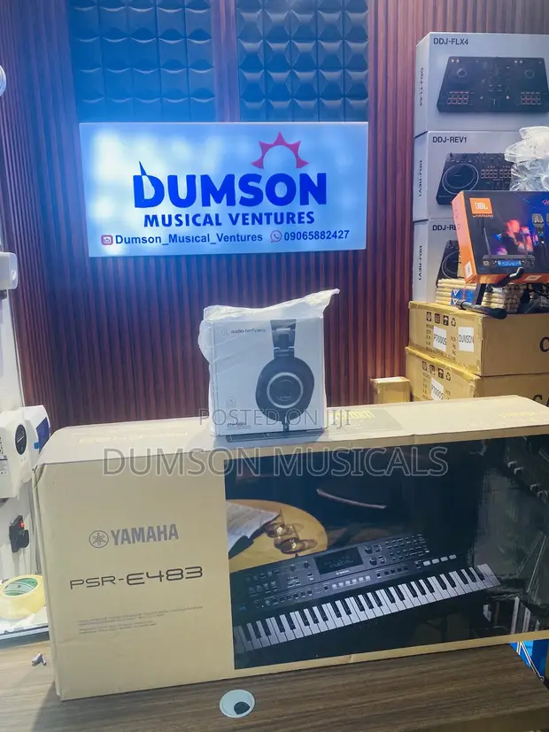 Yamaha Keyboard PSR-E483 with Audio-Technica M50x Headphones - 1