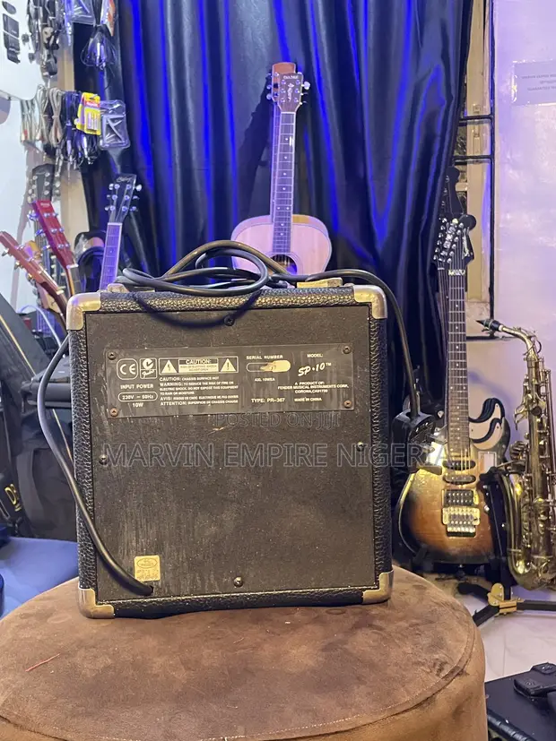 Squier SP-10 Guitar Combo Amplifier by Fender - 1
