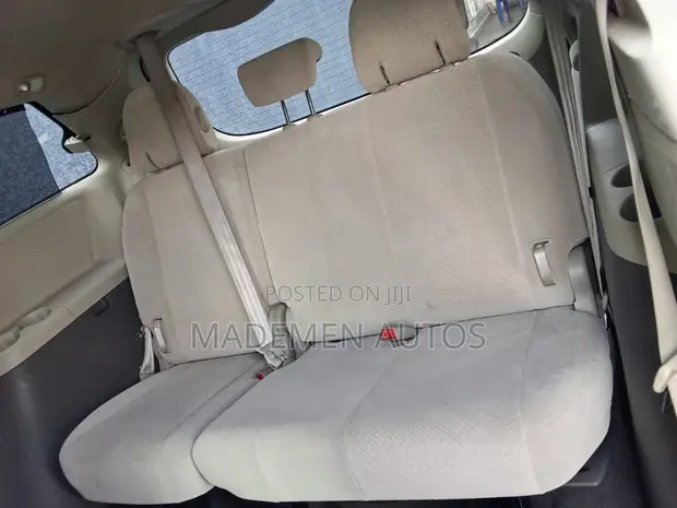 2011 Toyota Sienna LE 8-Passenger White - 1