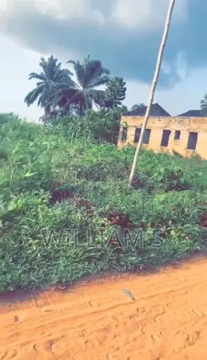 Rabin Kasuwa: 50x100 Filin Dadi a Uroho 1, Kan Hanyar Sapele Road Bypass