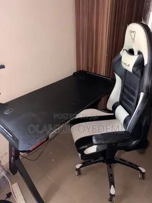 Neatly Used Gaming Chair