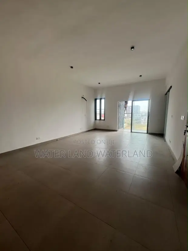 3-Bedroom Apartment da BQ a Sea Gate Estate, Ikate - 1