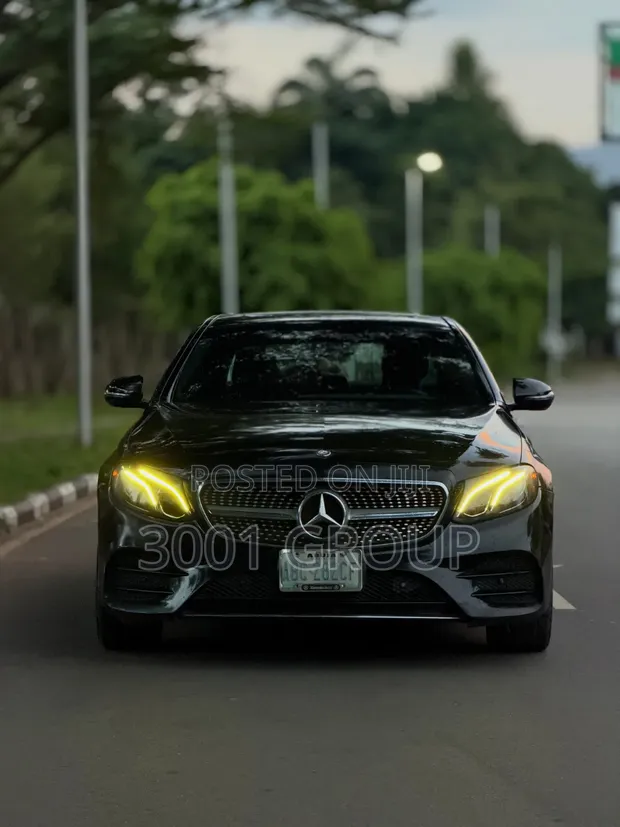 Mercedes-Benz E300 2016 Black - 1