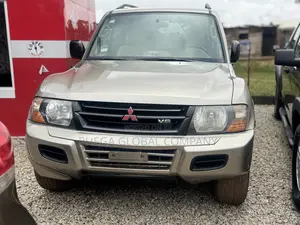 2001 Mitsubishi Pajero Ivory
