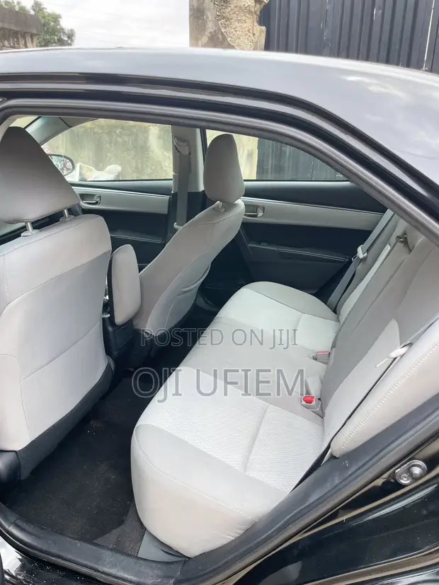 Toyota Corolla 2015 Black - 1