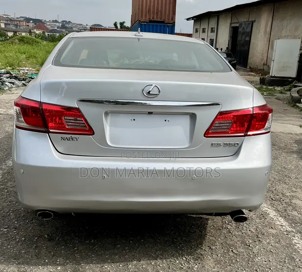 Lexus ES 350 2011 Silver - 1