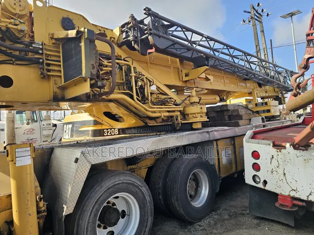 Grove 80 Ton Crane - Tokunbo - 1