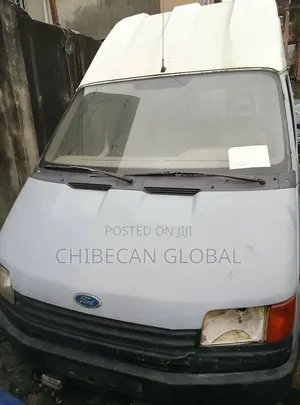 Ford Transit Bus 2000 Fari
