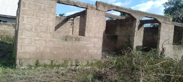 2-Bedroom Uncompleted Block of Flats in Amoyo, Ifelodun-Kwara - 1