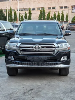 2018 Toyota Land Cruiser Black