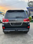 2018 Toyota Land Cruiser Black - 4
