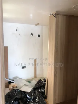 Shop/Office Space on Busy Road, Lekki Phase 1