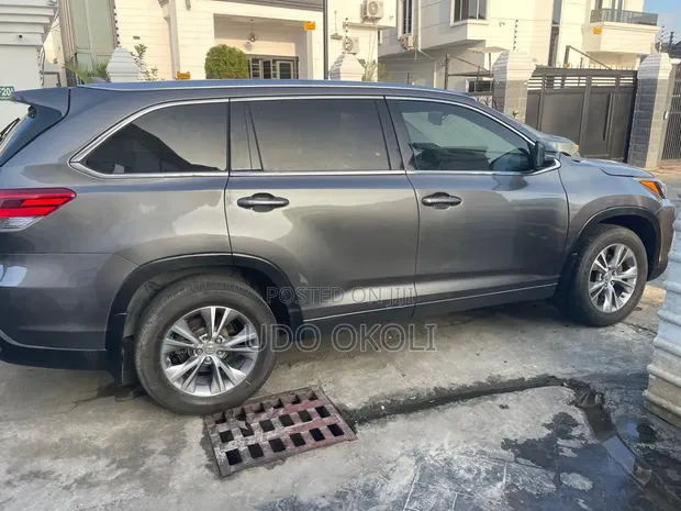 2015 Toyota Highlander XLE AWD SUV - Grey - 1