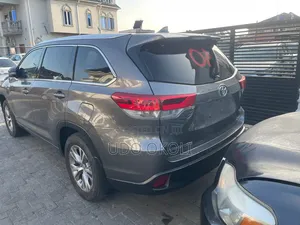 2015 Toyota Highlander XLE AWD SUV - Grey