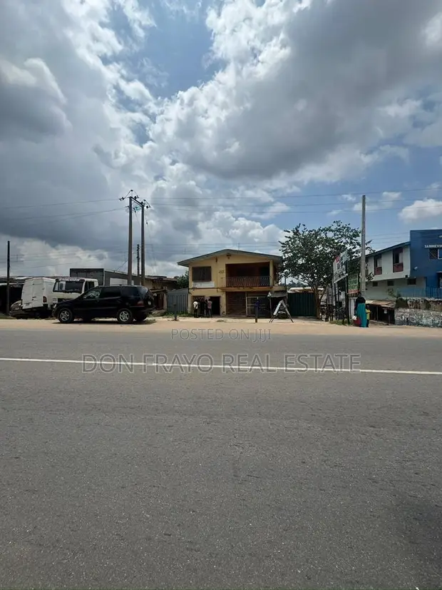 Wurin Aiki Mai Dakuna 4 Don Hayarwa Gabanin Filin Wasa na Liberty, Ibadan - 1