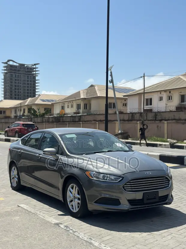 2014 Ford Fusion SE Sedan - 1