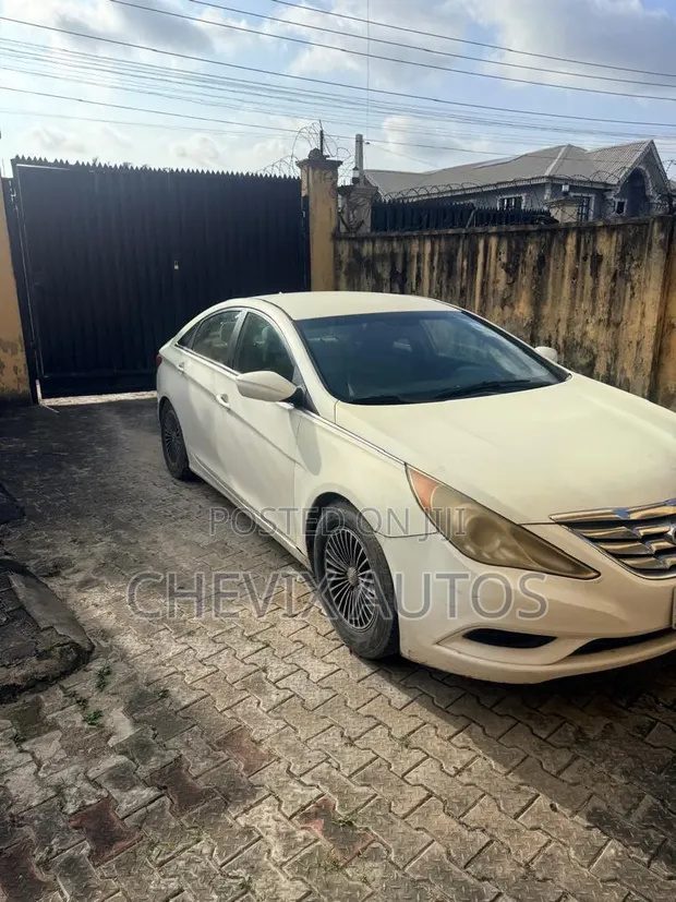 Hyundai Sonata 2011 White - 1