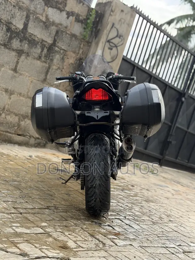 Suzuki Bandit 1250cc 2012 Baki - An Yi Amfani Dashi A Ƙasashen Waje - 1