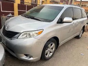 Toyota Sienna Car Rental: Lagos to Cotonou