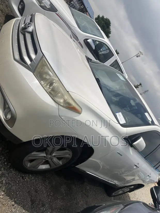 Toyota Highlander 2012 White - 1