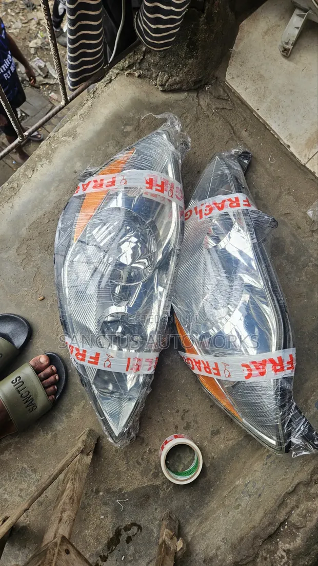 Fitilar Gaba ta Toyota Sienna 2005-2006 - 1
