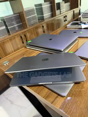 Apple MacBook Pro 2021 M1 Pro 14" 16GB RAM 512GB SSD