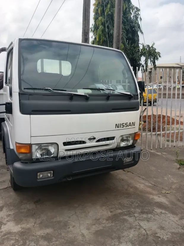 Nissan Cabstar 2004 - Fari - 1