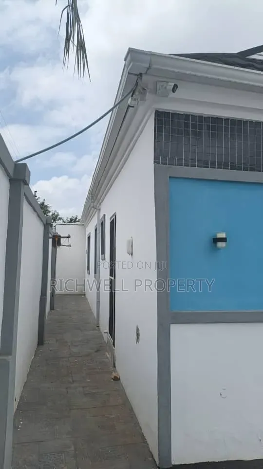 3 Bedroom Bungalow with Solar & CCTV in Adegboyega Close, Ibadan - 1