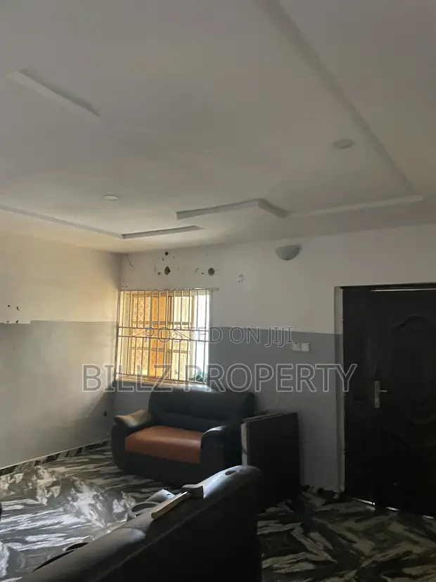Gidan haya mai dakuna 3 da kayan daki a Baale, Abule Egba - 1