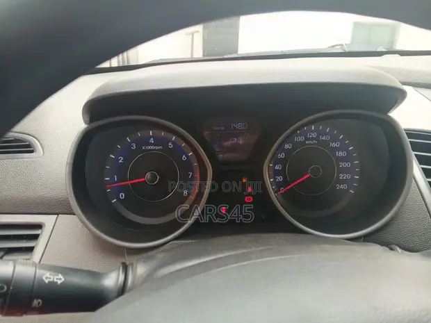 Hyundai Elantra 2016 Red - 1