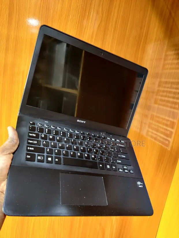 Samsung Laptop 8GB RAM, Intel Core i7, 500GB HDD - 1