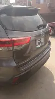 Toyota Highlander don haya - Tsaro da Motoci masu alfarma akwai - 1