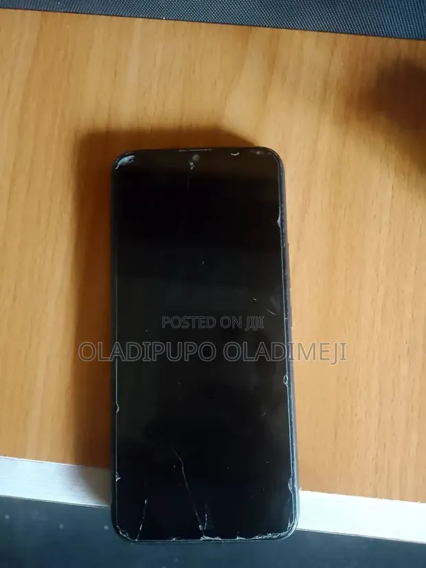Infinix Smart 6 32GB Black (Used, Screen Crack) - 1
