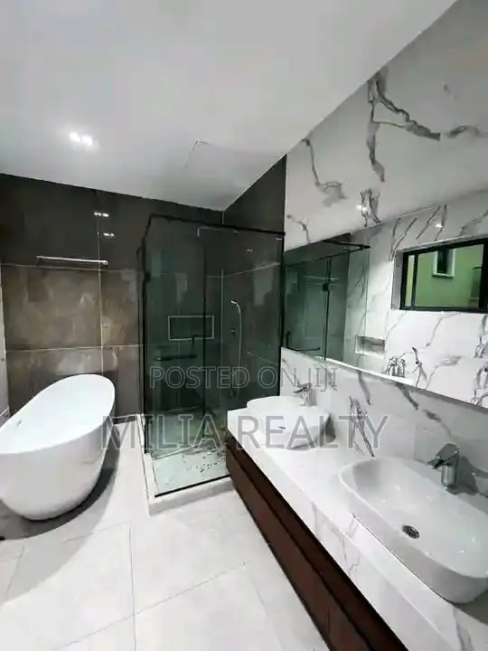 Babban Gidan 6-Bedroom a Old Ikoyi Don Siyawa - 1