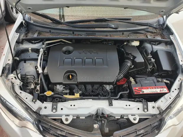 Toyota Corolla 2014 Silver - 1
