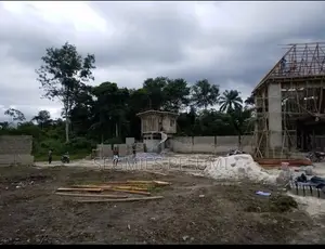 7-Bedroom House on 6 Plots with C of O, Warri
