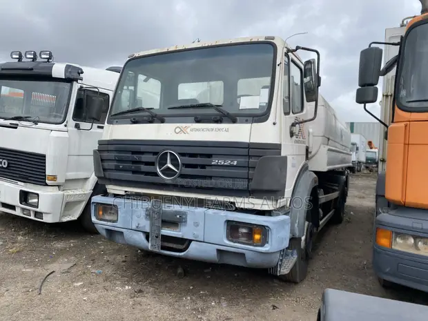 Mercedes-Benz 20,000L Diesel Tanker (2002) - 1
