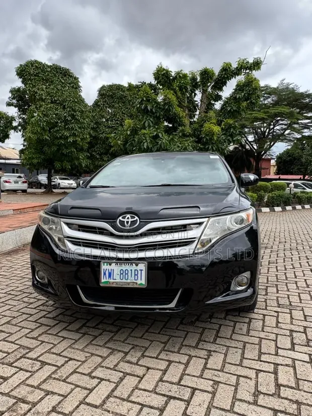 Toyota Venza LE 2011 Black - 1