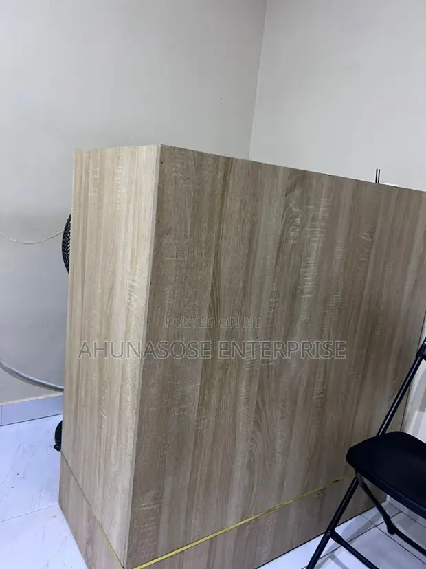 Table din Karɓar Baki - Katako Mai Launi Brown - 1
