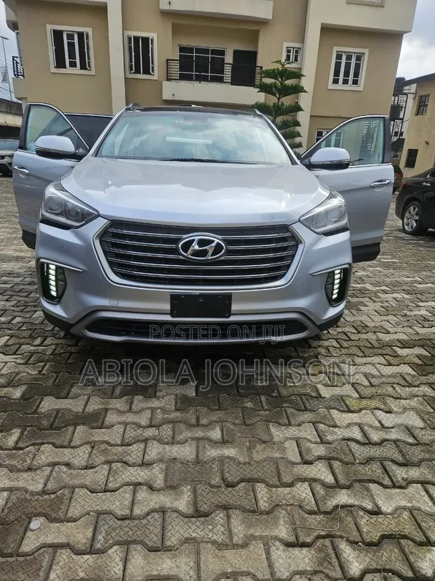 Hyundai Santa Fe 2017 Silver - 1