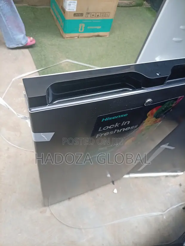 Hisense 205L Double Door Refrigerator Freezer - 1