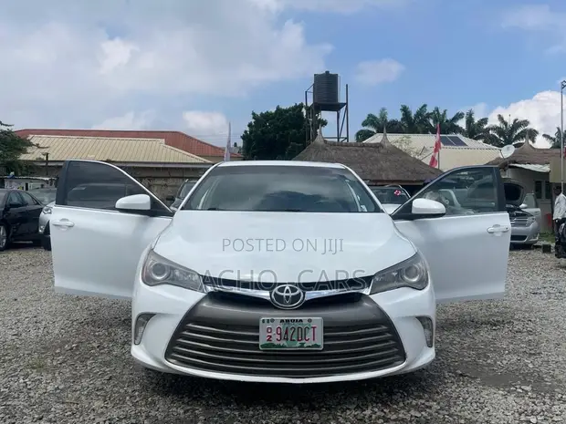 2016 Toyota Camry White - 1
