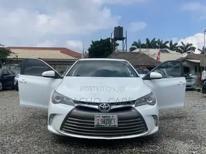 2016 Toyota Camry White