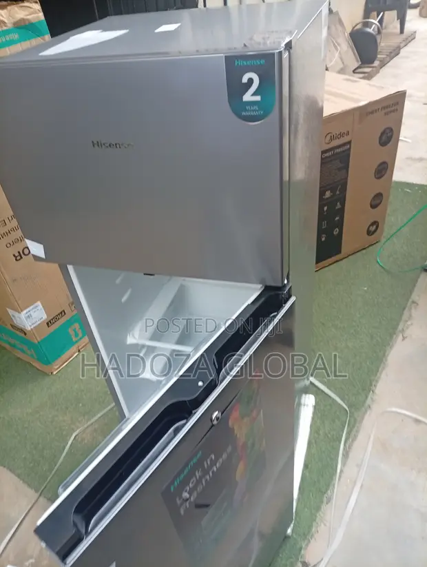 Hisense 205L Double Door Fridge Freezer - 1