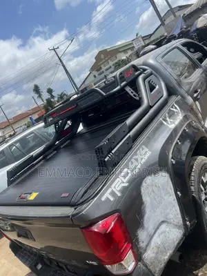 Rolling Boot Cover with Rugged Spoiler for Toyota Tacoma