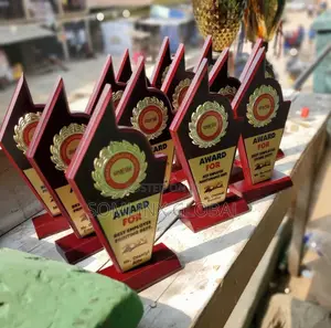 Finger Wood Plaque A31 - Premium Awards