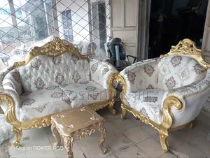 Royal Brand Zaurar Sassaƙa da Teburin Tsakiya da Taburmai